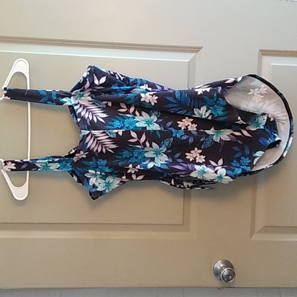 Swimsuits for all sz 24 - Picture 2 of 4